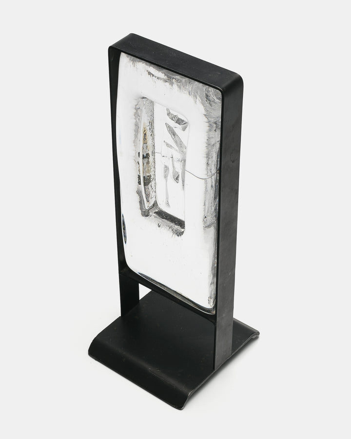 RELIEF IN IRON FRAME SH1259