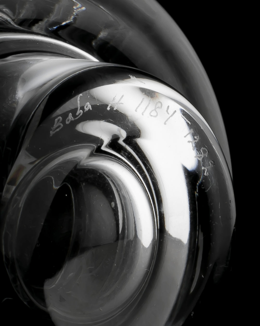 ENGRAVED VASE(CRYSTAL) H1184