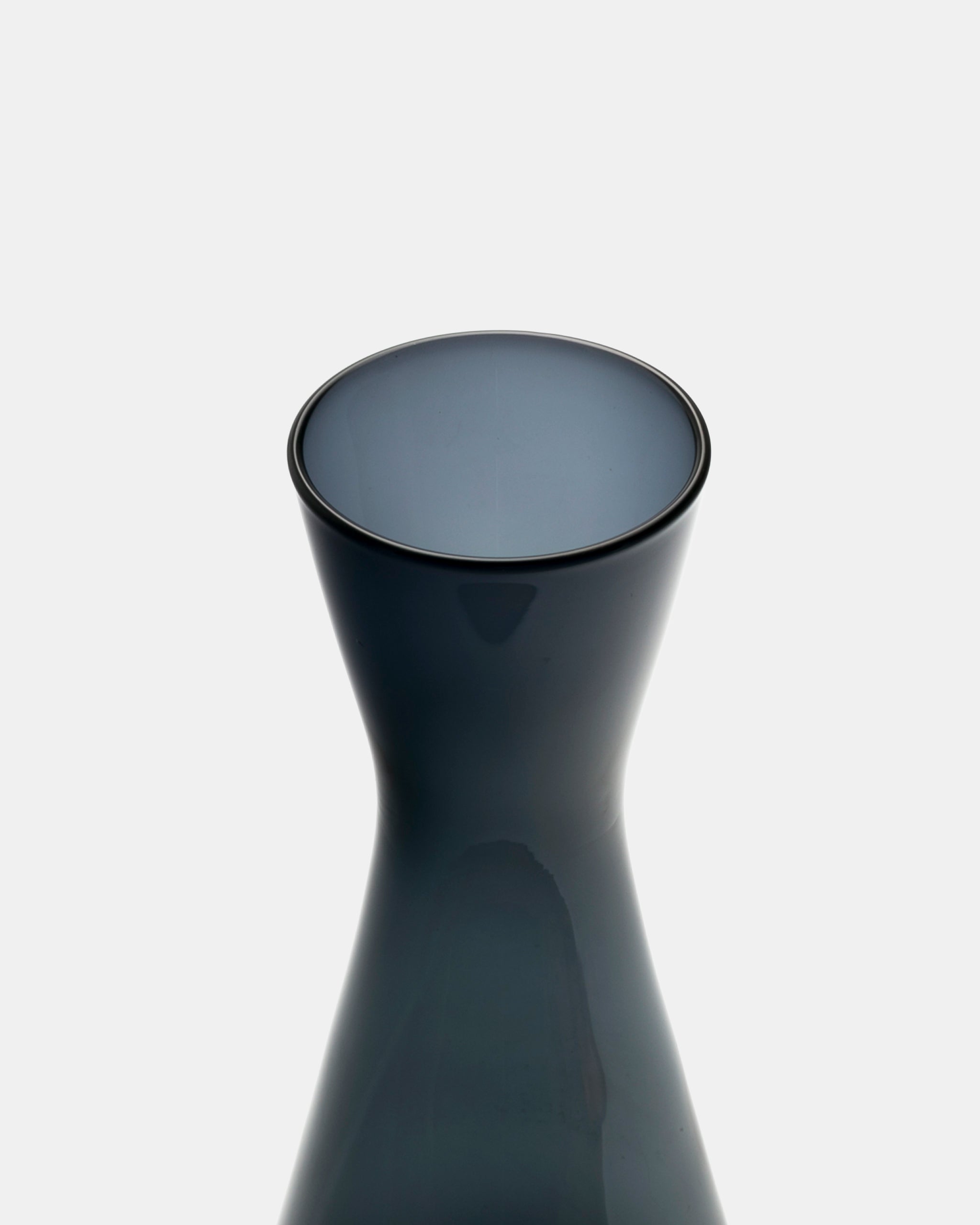 Kaj Franck Vase Blue Violet 1541 40cl Nuutajärvi Finland – ELEPHANT