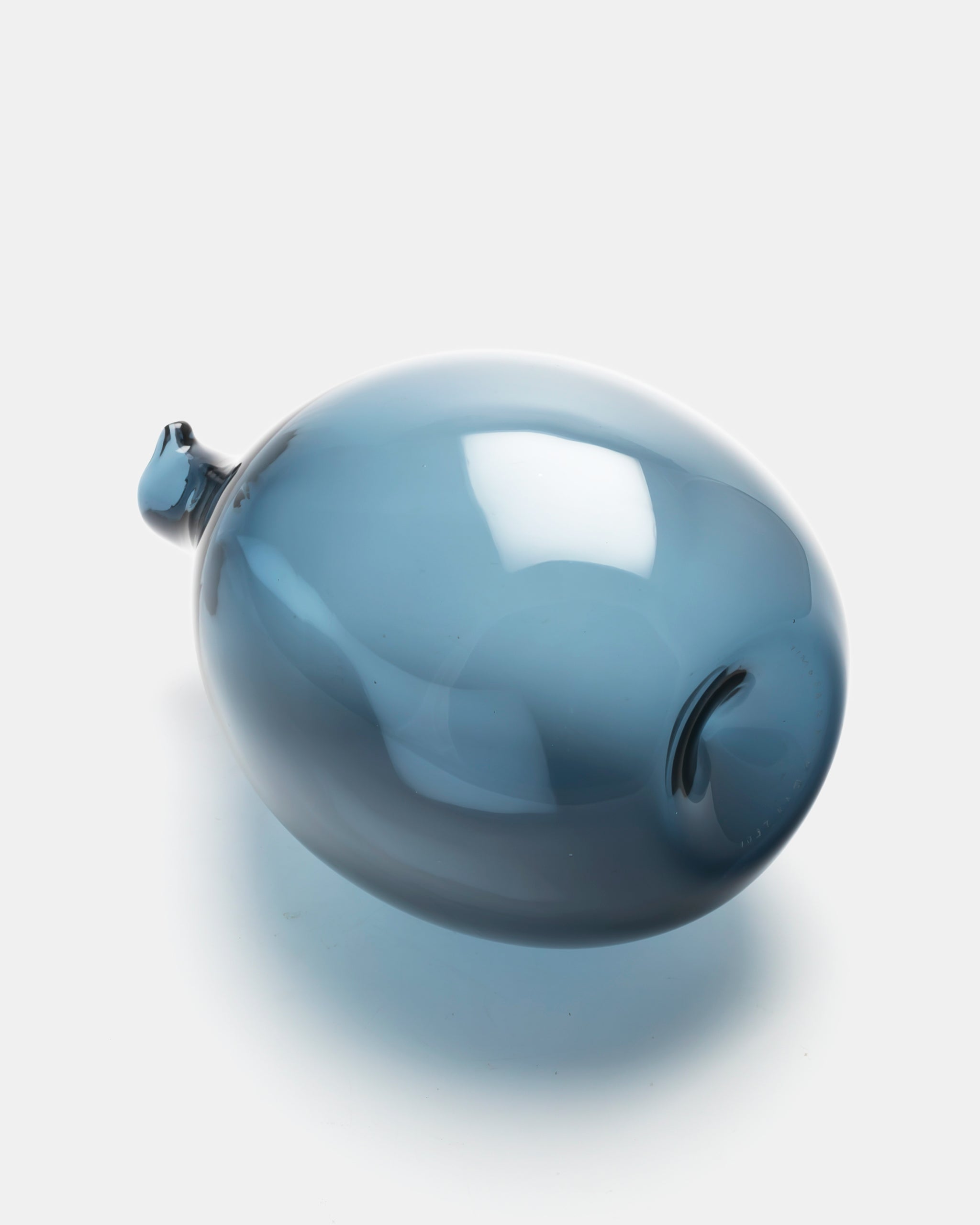 TIMO SARPANEVA | i-401 BOTTLE(BLUE GREY) 2501 | IITTALA – ELEPHANT